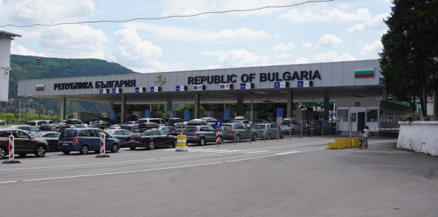 Интензивен е трафикът на някои гранични пунктове със Сърбия Румъния