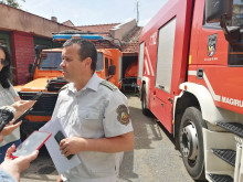 Пожарникари спасиха деца, заседнали в асансьор