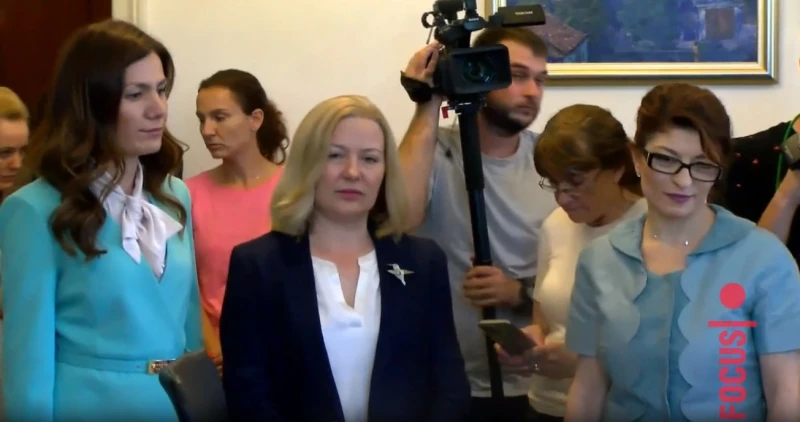 ГЕРБ-СДС, ПП-ДБ и ДПС внесоха в деловодството на НС законопроекта за промените в Конституцията