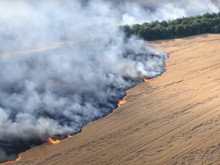 Комбайн подпали житна нива край село Четирци