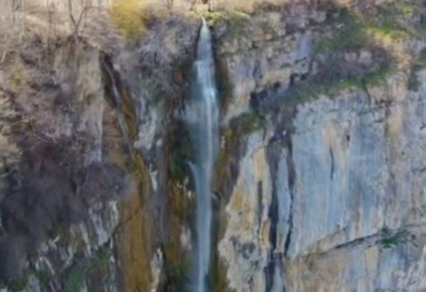 Това е най-високият непостоянно течащ водопад у нас