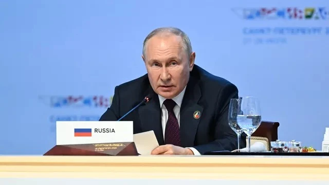 Путин: Украйна промени тактиката си - охранява техниката с пехота