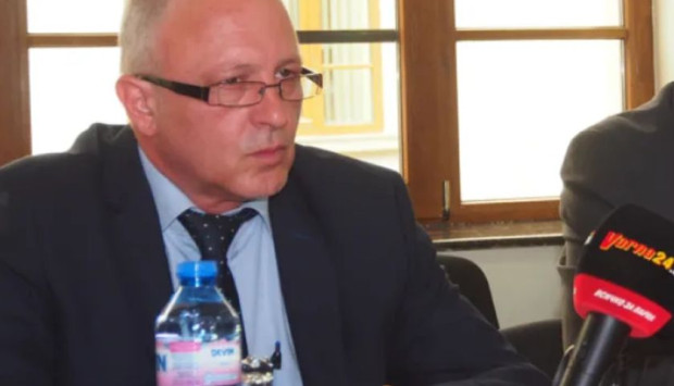 Апелативният прокурор на Варна Владимир Чавдаров ще получи обвинение за незаконно държане