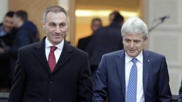 Министри от Република Северна Македония и правителствени служители от редиците