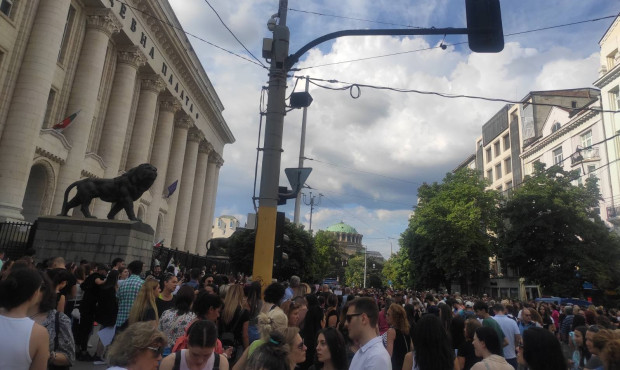 Хиляди български граждани се събраха в цялата страна, за да