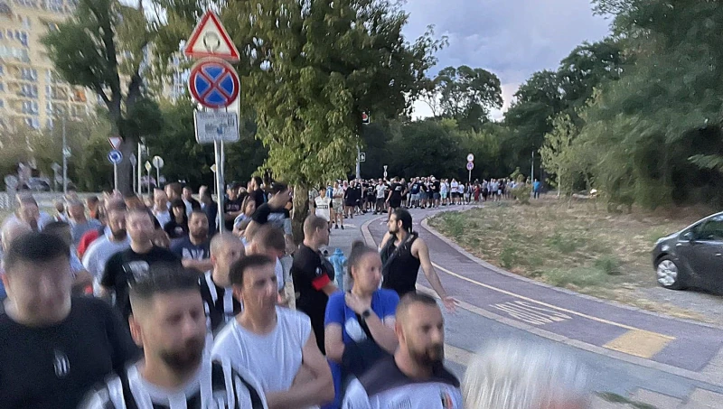 Брутална опашка за билети, фенове на Локо бесни заради слабата организация