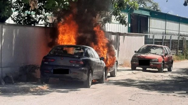 Закани се да убие двама човека и подпали четири коли, получи възмездие