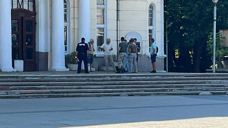 Отцепиха зона на Главната, откриха бойни гранати