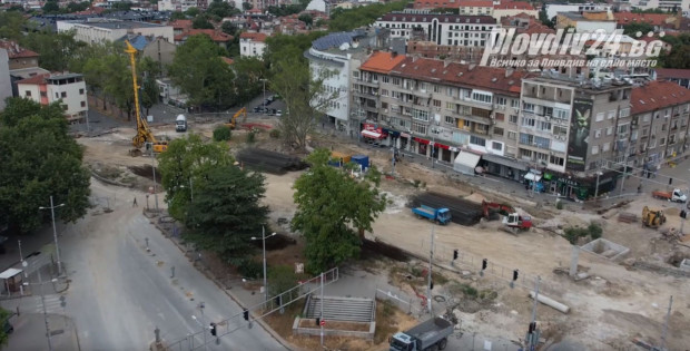 </TD
>Усилена работа цари на най-голямата строителна площадка в Пловдив -