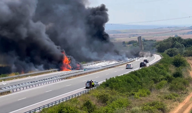 Автомагистрала Марица продължава да е затворена заради тежкотоварния автомобил който