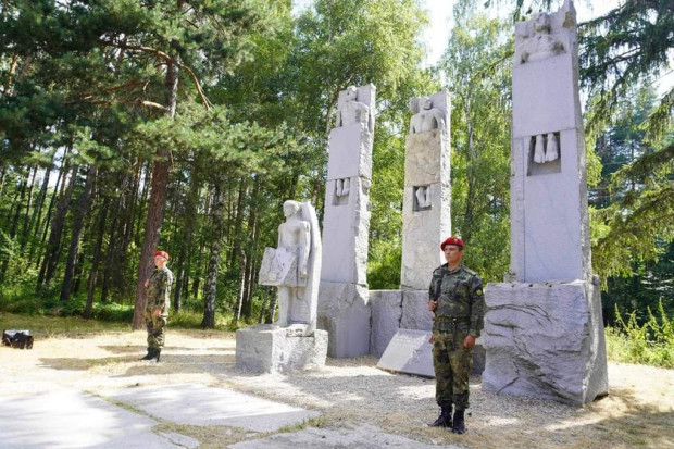 TD 120 та годишнина от Илинденско Преображенското въстание беше отбелязана край скулптурната композиция