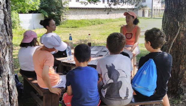 Всяка година през лятната ваканция в България се прибират децата