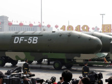 В Китай смениха неочаквано командването на ядрените сили