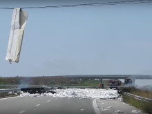 Предупреждение за ток по мантинелите на АМ " Марица" след аварията с тежкотоварен автомобил днес