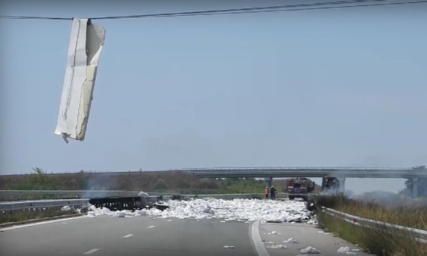 Движението по атомагистрала Марица в участъка Хасково - Харманли бе ограничено