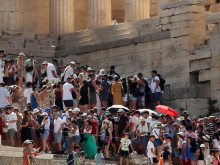 Гърция въвежда драстични ограничения за туристите, решили да видят Акропола