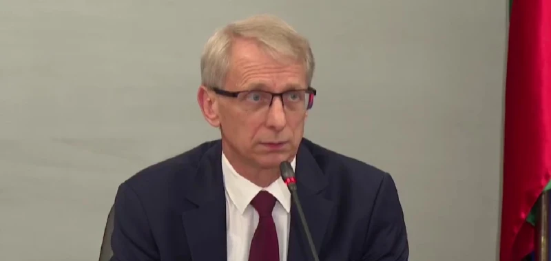 Премиерът: Анализираме рисковете от прекратяването на дерогацията за внос на руски петрол