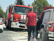 Кола се запали в движение на кръгово в Пловдив