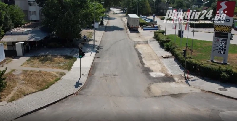 Пуснаха движението по дълго чакано кръстовище, но не съвсем