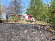 Пожар пламна в Русенско, хората се притесняват за вилите си