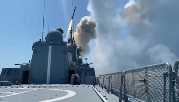 Руските сили смениха ракетоносците в Черно море и удвоиха броя