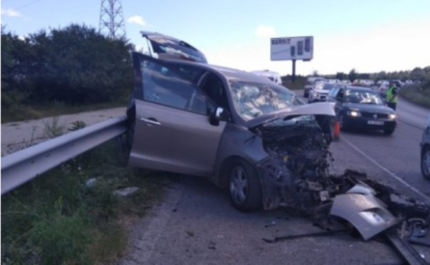 Катастрофа затруднява движението по пътя Варна Бургас Инцидентът е станал тази