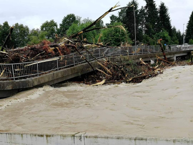 </TD
>Българската държава предложи помощ във връзка с тежките наводнения в