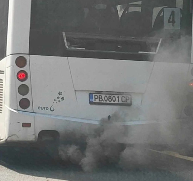 </TD
>Автобус на градския транспорт уж е с висок екологичен клас,
