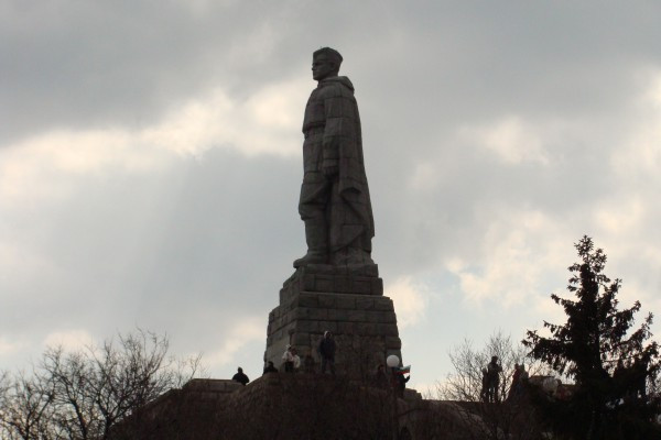 Атлантици в Пловдив: Махнете омразния символ на руската окупация от най-стария град в Европа