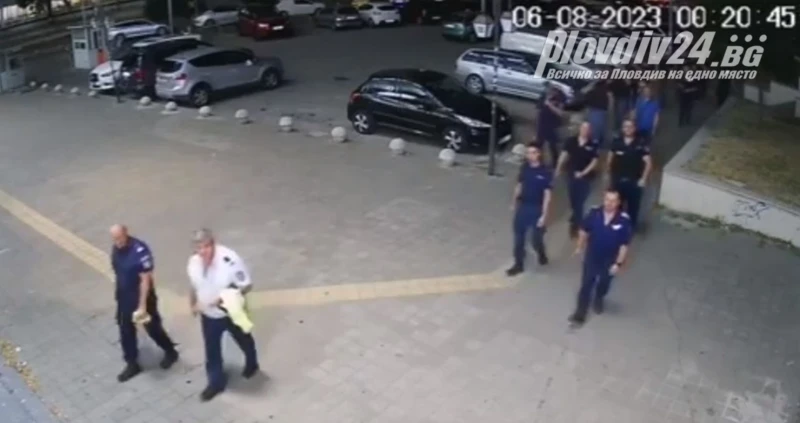 Много полиция нахлу в клуб-ресторант без обяснение