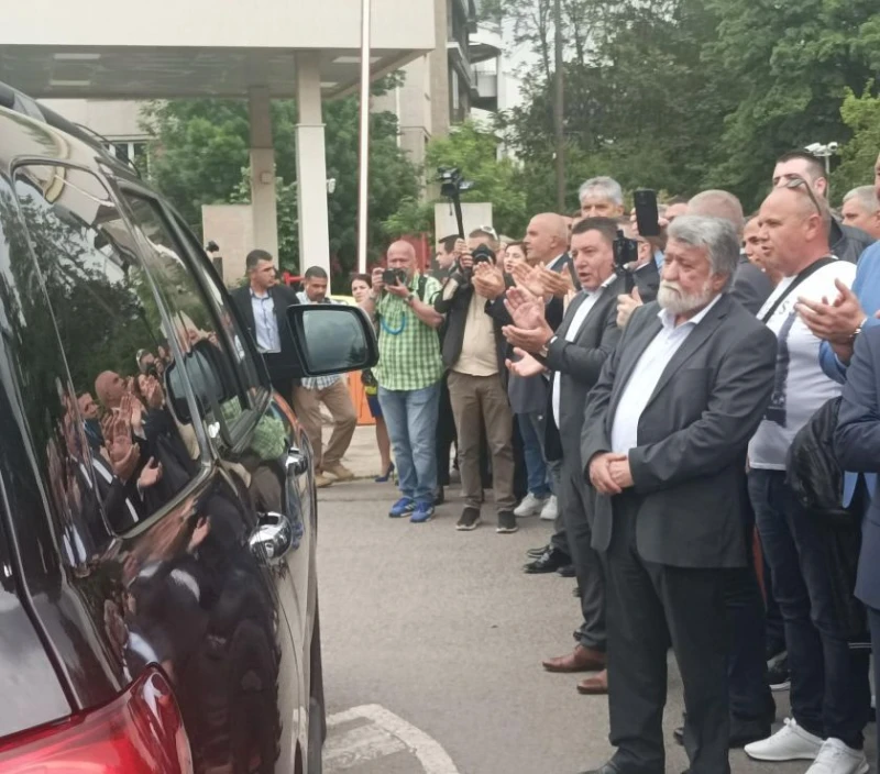 Вежди Рашидов подаде оставки от два поста след грозната жаргонна дума за някои жени