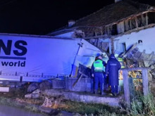 Ужас посред нощ във врачанско: Камион се вряза в къща