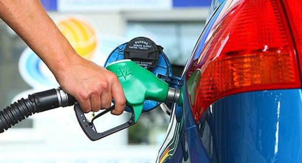 В разгара на пътуванията цените на горивата отново стремглаво тръгнаха