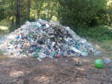 Извадиха от река повече от половин тон пластмасови отпадъци