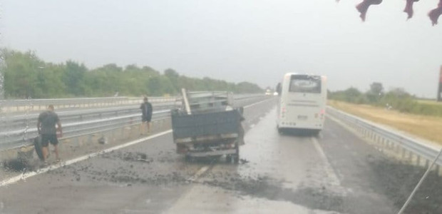TD Plovdiv24 bg публикува първа снимка от инцидента на АМ Тракия Камион