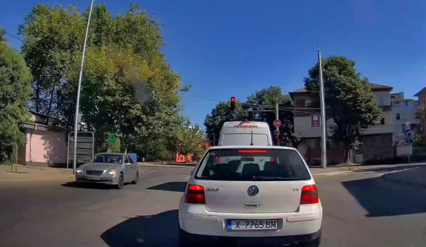 TD Грозна постъпка на младо момиче е заснел видеорегистратор Читател на Plovdiv24 bg