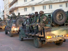 Елитни части на нигерската армия се придвижват към летището в Ниамей
