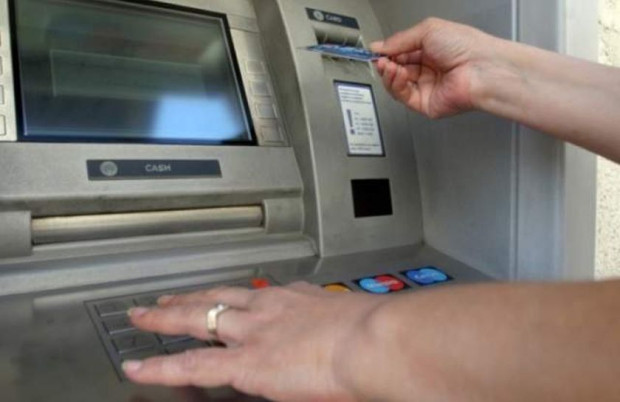 За банкомати, които удържат такса 10-13 на сто от изтеглената сума