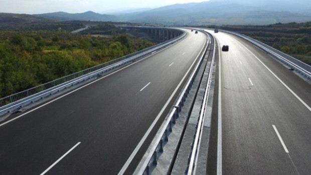 Kатастрофа е наложила затварянето на пътното платно в посока Варна