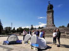 Леви партии и "Възраждане" пазят Паметника на Съветската армия