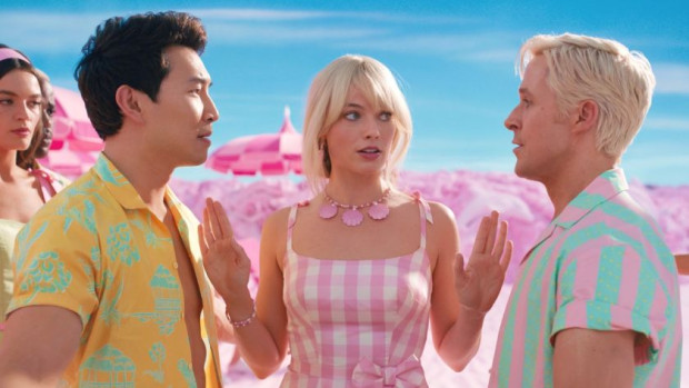 Розовият кино хит Барби бе забранен в Кувейт и очаква подобна