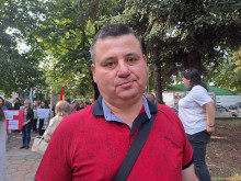 Протестиращ в Добрич в подкрепа на кмета на Тошево: Стоя близко до него и знам, че си върши перфектно работата