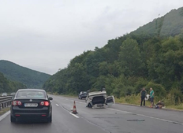 Два автомобила самокатастрофираха на 28 ми км на АМ Хемус в посока Ботевград
