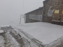 Силен сняг вали над част от България