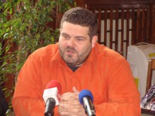 Шефът на Кукления заплашен с уволнение заради лично мнение 