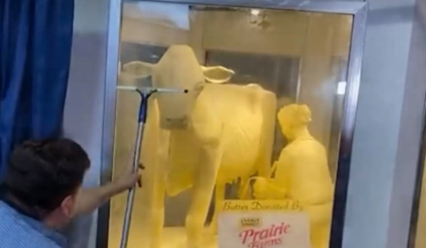 Гордостта на щата Илинойс представиха тазгодишната скулптура на крава
