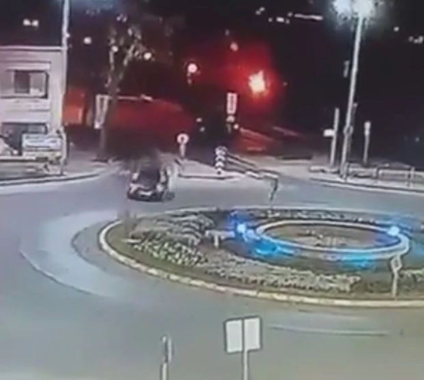 Пиян шофьор катастрофира на кръговото на Водната палата