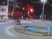 Пиян шофьор катастрофира на кръговото на Водната палата в Пловдив