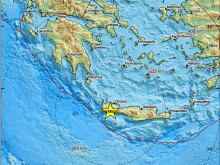 Земетресение разтресе Крит, турист падна лошо от скалите