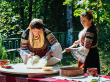 В Кюстендил замесват Богородичен хляб